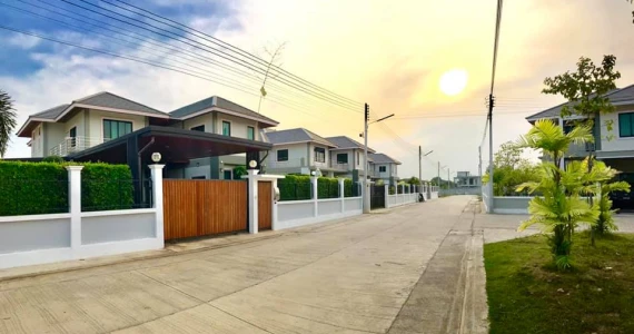 รูปภาพ บ้านเพ แลนด์ แอนด์ เฮ้าส์ (Ban Phe Land and Houses)