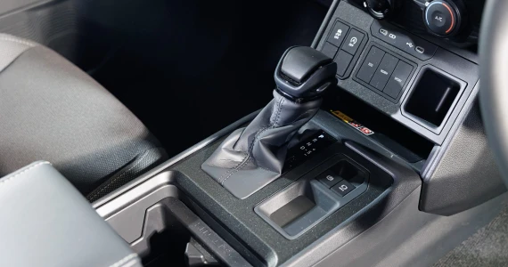 รูปภาพ โตโยต้า Toyota Hilux Travo Smart Cab Prerunner 2.8 Premium AT ปี 2025