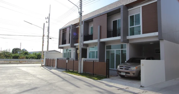 รูปภาพ ไอคอน ทาวน์ อ่างศิลา (Icon Town Ang Sila)