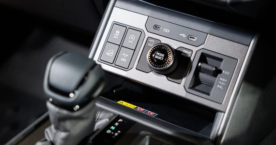 รูปภาพ โตโยต้า Toyota Hilux Travo Double Cab 4TREX 2.8 Overland AT ปี 2025