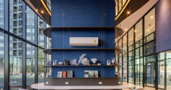 รูปภาพ เอลลิโอ สาทร-วุฒากาศ (Elio Sathorn-Wutthakat)