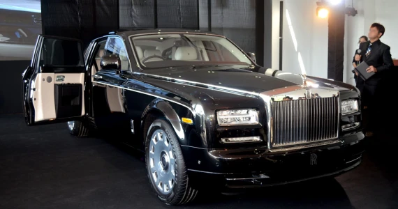รูปภาพ โรลส์-รอยซ์ Rolls-Royce Phantom Series II Standard ปี 2012