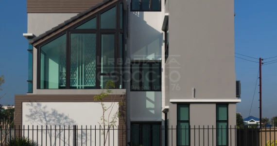 รูปภาพ เออเบิร์นธารา เอสพาสิโอ ประชาอุทิศ 76 (UrbanTara espac-i-o Pracha-uthit 76)