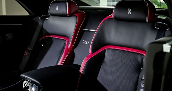 รูปภาพ โรลส์-รอยซ์ Rolls-Royce Black Badge Spectre ปี 2025