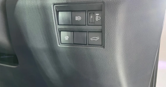 รูปภาพ โตโยต้า Toyota Innova Zenix 2.0 HEV Smart ปี 2023