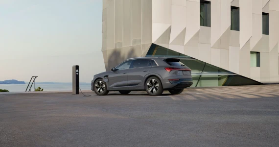 รูปภาพ อาวดี้ Audi-Q8 e-tron 50 quattro-ปี 2023