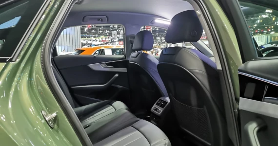รูปภาพ อาวดี้ Audi A4 40 TFSI S line Icon Black ปี 2023