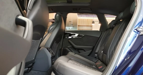 รูปภาพ อาวดี้ Audi A4 Avant 45 TFSI quattro S line Black Edition ปี 2020