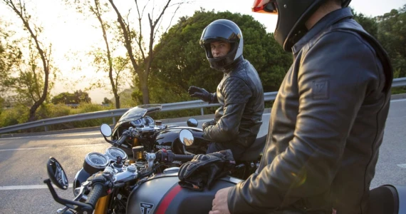 รูปภาพ ไทรอัมพ์ Triumph Thruxton RS ปี 2021
