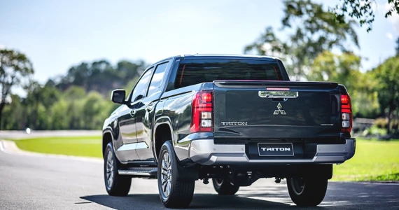 รูปภาพ มิตซูบิชิ Mitsubishi Triton Double Cab 2.4 ULTRA 4WD AT ปี 2023
