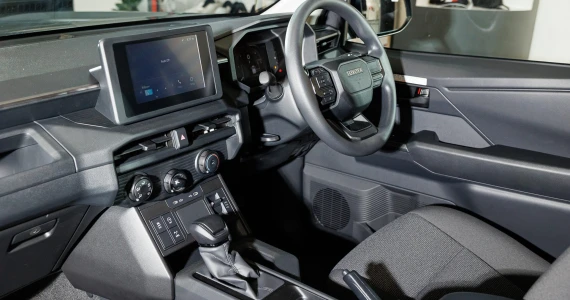 รูปภาพ โตโยต้า Toyota Hilux Travo Standard Cab 4TREX 2.8 AT ปี 2025