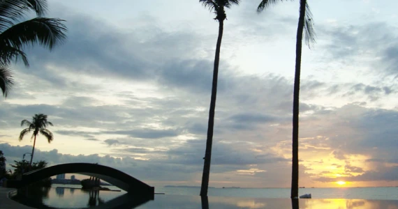 รูปภาพ โอเชียน เอจ (Ocean's Edge)