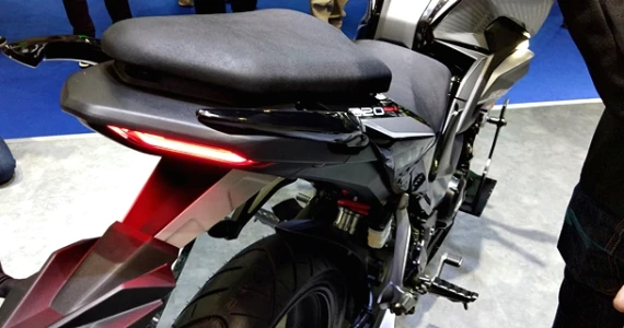 รูปภาพ จีพีเอ็กซ์ GPX Razer 220 ปี 2018