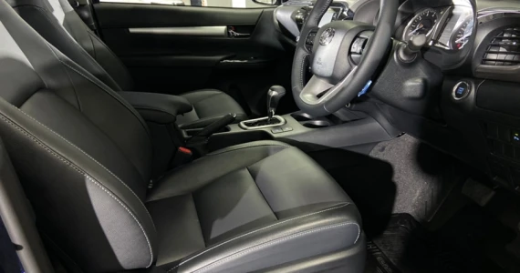 รูปภาพ โตโยต้า Toyota Revo Smart Cab 4x4 2.4 Mid 60th Anniversary ปี 2022