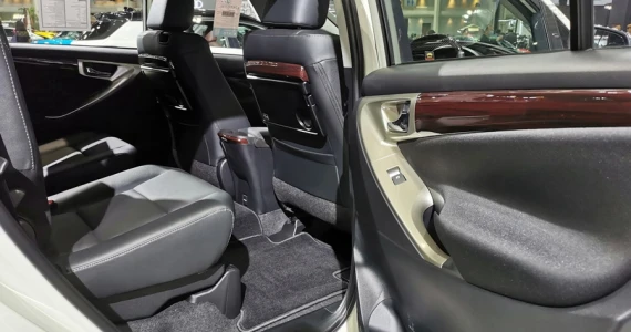 รูปภาพ โตโยต้า Toyota Innova 2.8 Crysta Premium ปี 2020