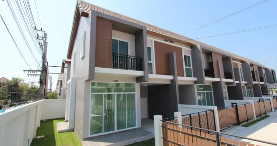 รูปภาพ ไอคอน ทาวน์ อ่างศิลา (Icon Town Ang Sila)