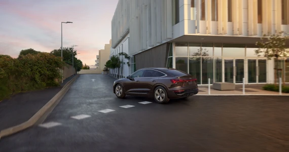 รูปภาพ อาวดี้ Audi Q8 Sportback e-tron 50 quattro S line ปี 2023
