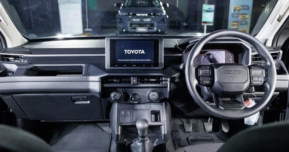 รูปภาพ โตโยต้า Toyota Hilux Travo Double Cab Prerunner 2.8 Premium MT ปี 2025