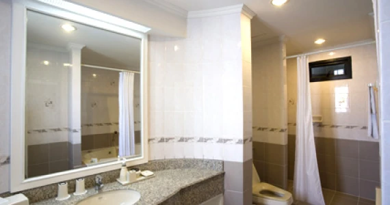 รูปภาพ ริเวอไรน์ เพลส คอนโดมิเนียม (Riverine Place)