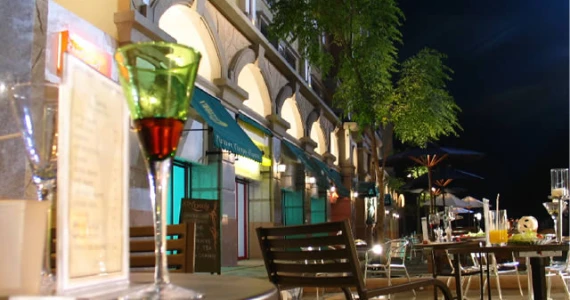 รูปภาพ ฌ็องเซลิเซ่ ติวานนท์