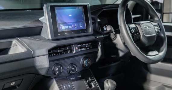 รูปภาพ โตโยต้า Toyota Hilux Travo Standard Cab 4TREX 2.8 MT ปี 2025