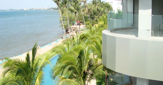 รูปภาพ โอเชียน เอจ (Ocean's Edge)