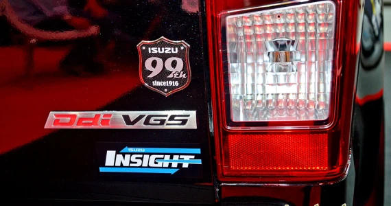 รูปภาพ อีซูซุ Isuzu D-MAX Hi-Lander 2-Door 2.5 Z VGS Turbo ฉลอง 99 ปี อีซูซุ ปี 2015