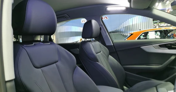 รูปภาพ อาวดี้ Audi A4 40 TFSI S line Icon Black ปี 2023