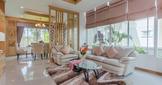 รูปภาพ เดอะพรอมิเน้นซ์ พราวด์ (The Prominence Proud)