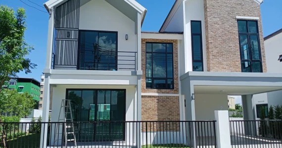 รูปภาพ เดอะ ไฮฟ์ โรจนะ (The Hive Rojana)