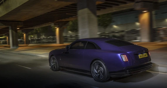 รูปภาพ โรลส์-รอยซ์ Rolls-Royce Black Badge Spectre ปี 2025