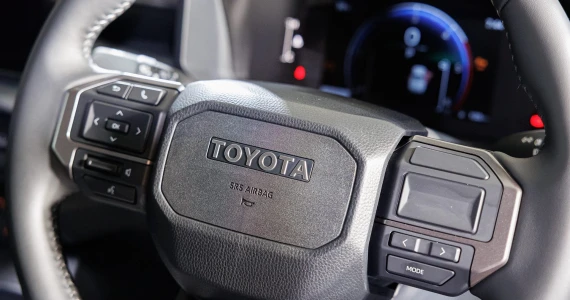 รูปภาพ โตโยต้า Toyota Hilux Travo Smart Cab Prerunner 2.8 Premium AT ปี 2025