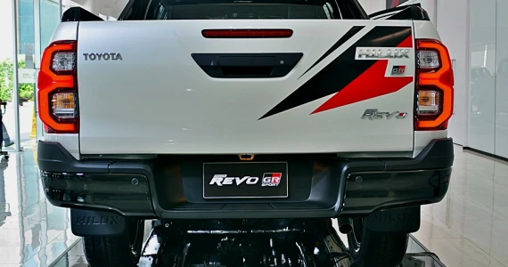 รูปภาพ โตโยต้า Toyota Revo GR Sport 2.8 AT Hi-Floor 4X4 ปี 2021