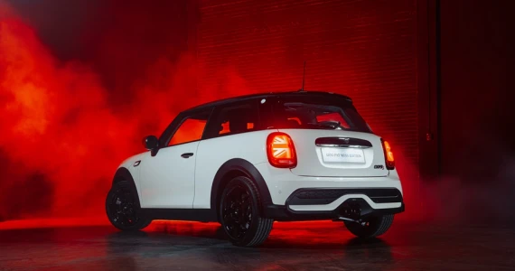 รูปภาพ มินิ Mini Hatch 3 Door Cooper S PAT MOSS ปี 2022