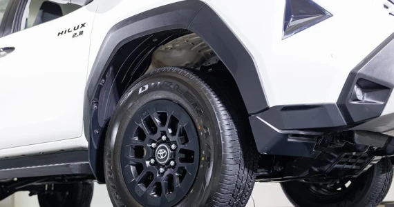 รูปภาพ โตโยต้า Toyota Hilux Travo Double Cab Prerunner 2.8 Premium MT ปี 2025