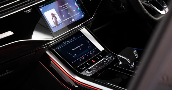 รูปภาพ อาวดี้ Audi Q8 TFSI e quattro S line edition one ปี 2024