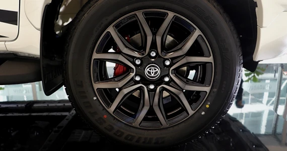 รูปภาพ โตโยต้า Toyota Revo GR Sport 2.8 AT Hi-Floor 4X4 ปี 2021