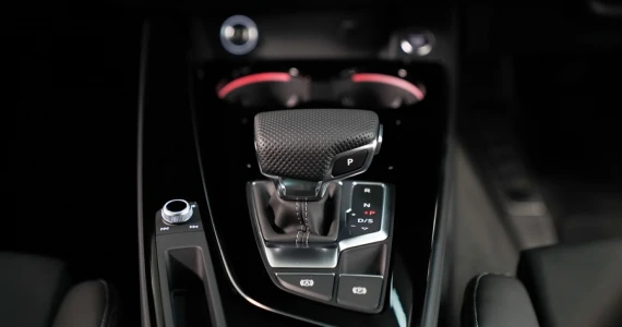 รูปภาพ อาวดี้ Audi A4 Avant 45 TFSI quattro S line Black Edition ปี 2020