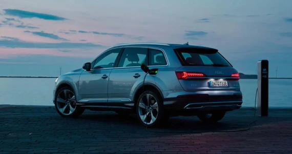 รูปภาพ อาวดี้ Audi Q7 60 TFSI e quattro S line Black Edition ปี 2022