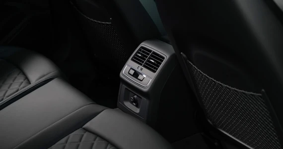 รูปภาพ อาวดี้ Audi A4 Avant 45 TFSI quattro S line Black Edition ปี 2020