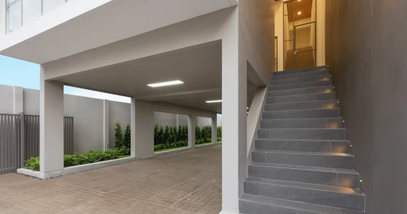 รูปภาพ เอชคิววัน แอท นาคนิวาส 20 วาริช เรียลเอสเตท (HQ1 @Nak Niwat 20 Warich Real Estate)