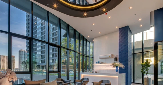 รูปภาพ เอลลิโอ สาทร-วุฒากาศ (Elio Sathorn-Wutthakat)