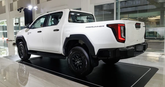 รูปภาพ โตโยต้า Toyota Hilux Travo Double Cab Prerunner 2.8 Premium MT ปี 2025