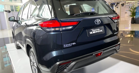 รูปภาพ โตโยต้า Toyota Innova Zenix 2.0 HEV Premium ปี 2023