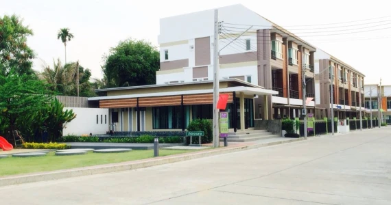 รูปภาพ พิบูลย์ โฮมทาวน์ (Piboon Hometown)