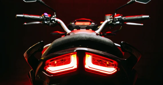 รูปภาพ จีพีเอ็กซ์ GPX Razer 220 ปี 2018