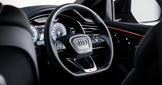 รูปภาพ อาวดี้ Audi Q8 TFSI e quattro S line edition one ปี 2024