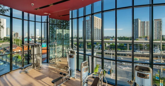 รูปภาพ เอลลิโอ สาทร-วุฒากาศ (Elio Sathorn-Wutthakat)