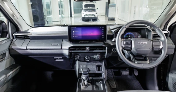 รูปภาพ โตโยต้า Toyota Hilux Travo Smart Cab Prerunner 2.8 Smart AT ปี 2025