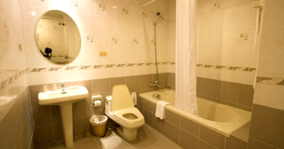 รูปภาพ ริเวอไรน์ เพลส คอนโดมิเนียม (Riverine Place)